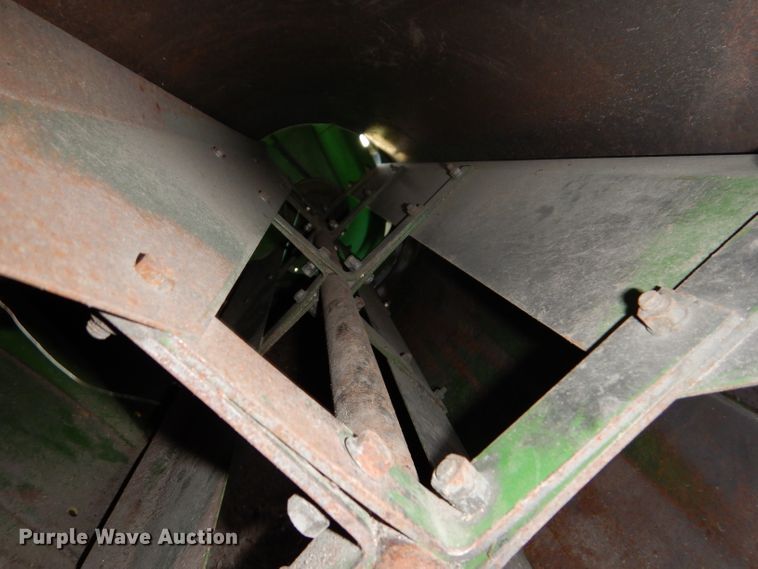 image for item IN9834 1982 John Deere 8820 Turbo  combine