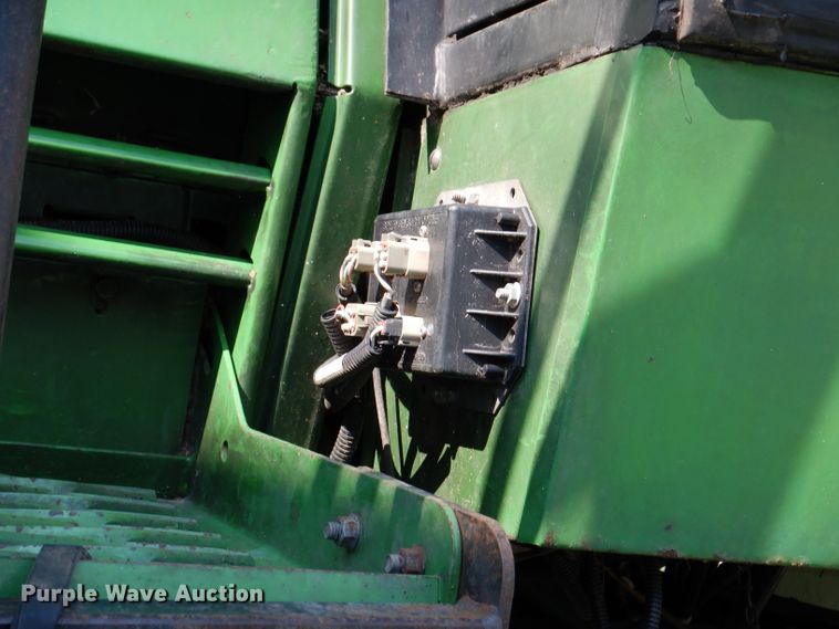 image for item IN9834 1982 John Deere 8820 Turbo  combine