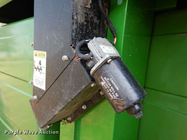 image for item IN9834 1982 John Deere 8820 Turbo  combine