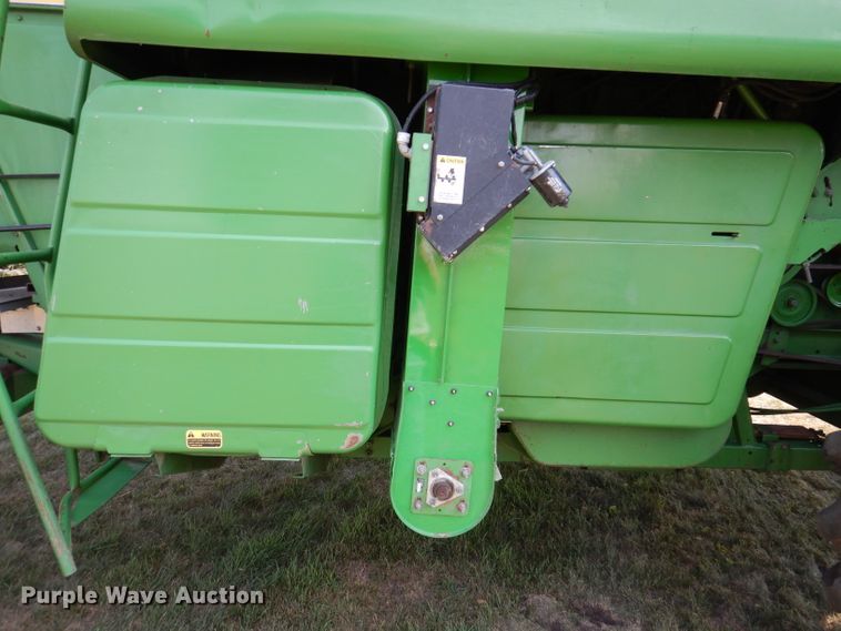 image for item IN9834 1982 John Deere 8820 Turbo  combine