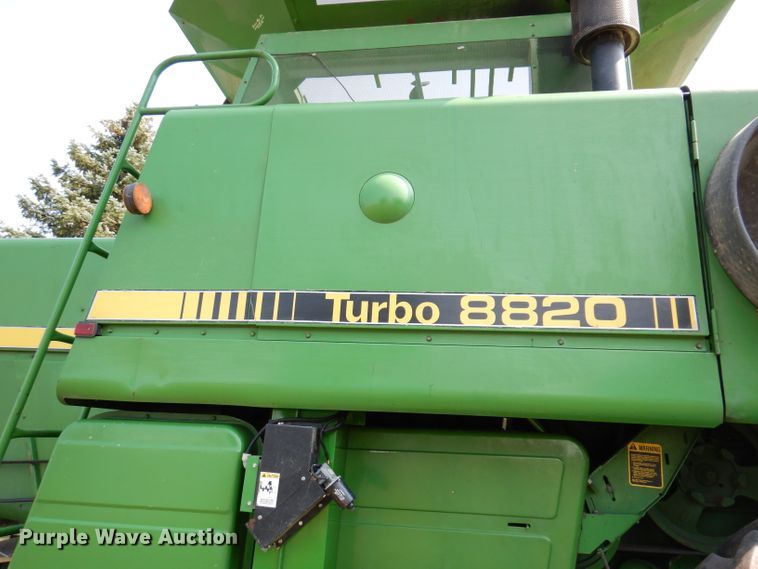 image for item IN9834 1982 John Deere 8820 Turbo  combine