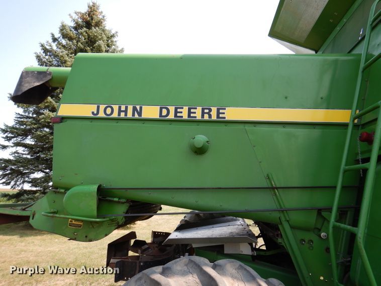 image for item IN9834 1982 John Deere 8820 Turbo  combine