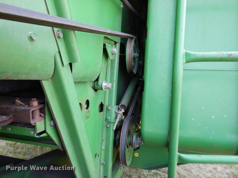 image for item IN9834 1982 John Deere 8820 Turbo  combine