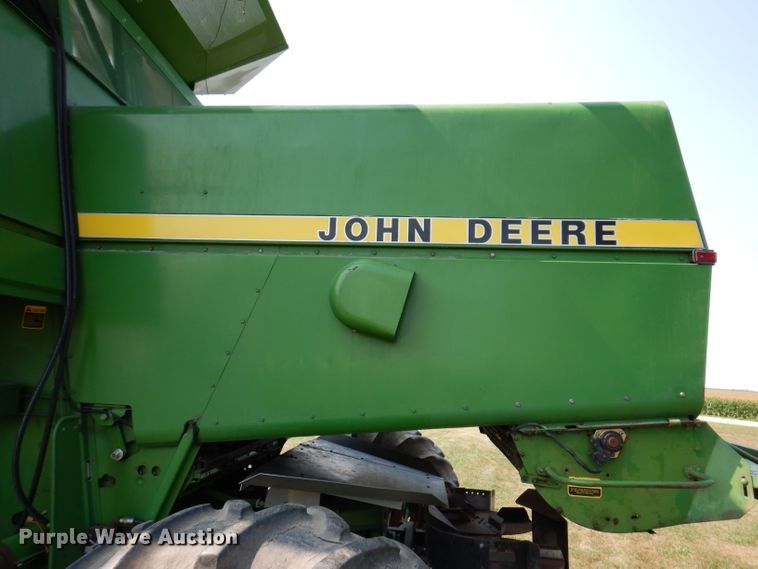 image for item IN9834 1982 John Deere 8820 Turbo  combine