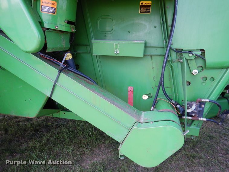 image for item IN9834 1982 John Deere 8820 Turbo  combine