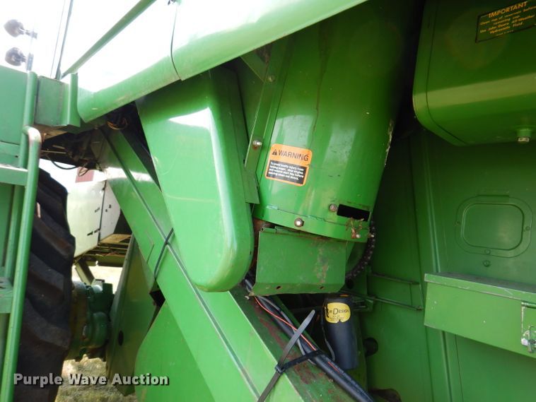 image for item IN9834 1982 John Deere 8820 Turbo  combine
