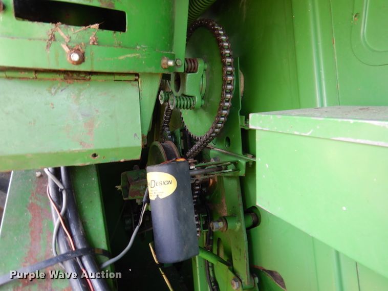 image for item IN9834 1982 John Deere 8820 Turbo  combine