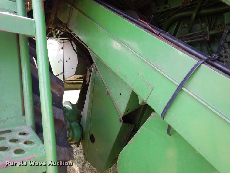image for item IN9834 1982 John Deere 8820 Turbo  combine