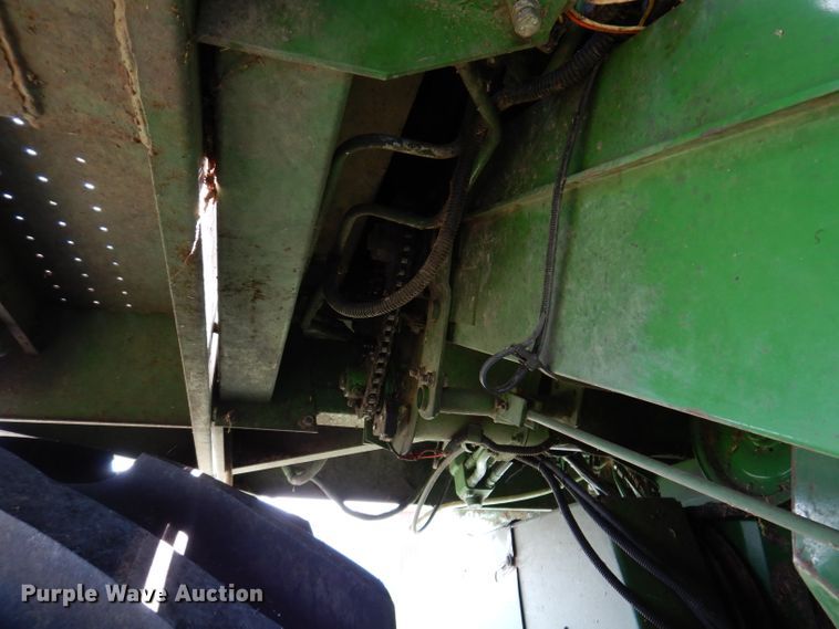 image for item IN9834 1982 John Deere 8820 Turbo  combine