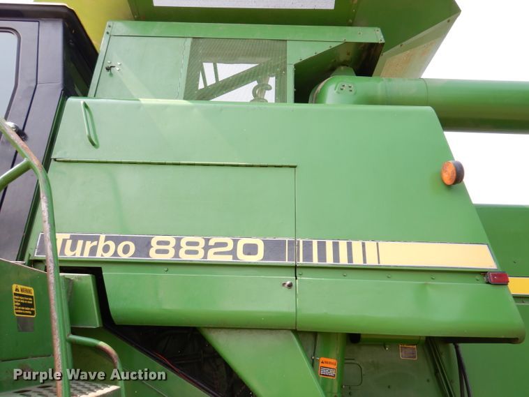 image for item IN9834 1982 John Deere 8820 Turbo  combine