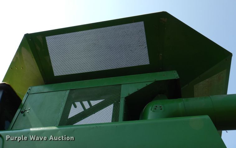 image for item IN9834 1982 John Deere 8820 Turbo  combine