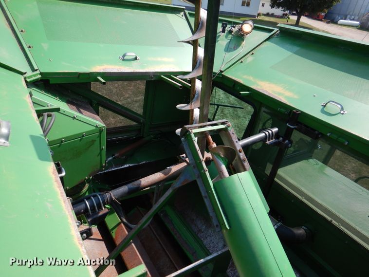 image for item IN9834 1982 John Deere 8820 Turbo  combine