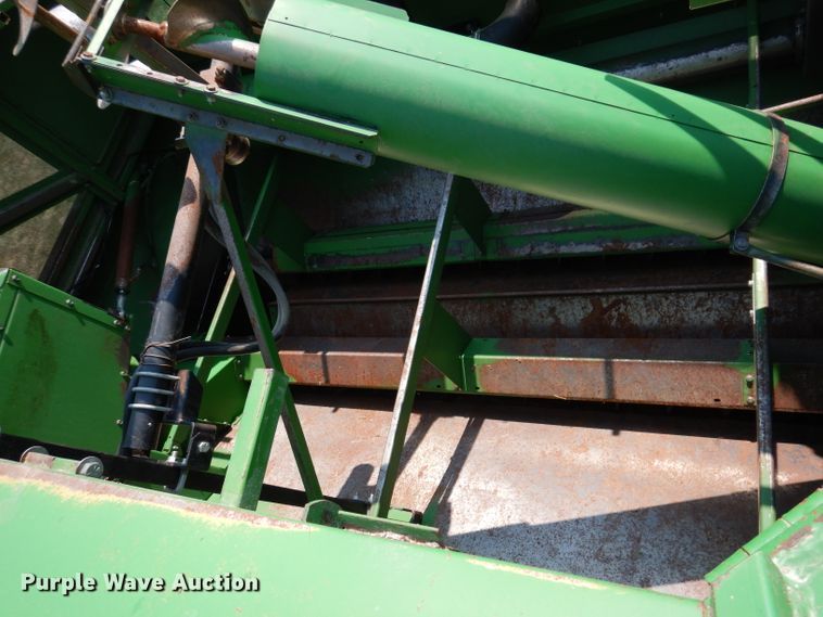 image for item IN9834 1982 John Deere 8820 Turbo  combine