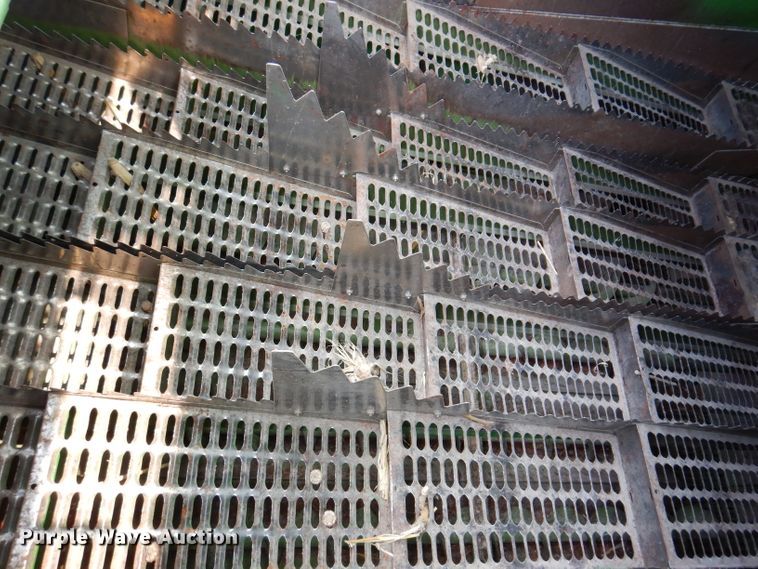 image for item IN9834 1982 John Deere 8820 Turbo  combine