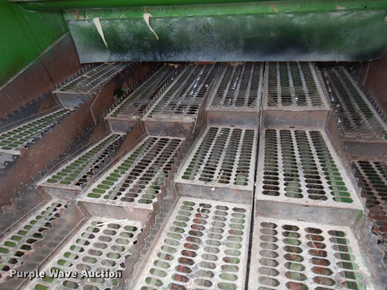 image for item IN9834 1982 John Deere 8820 Turbo  combine