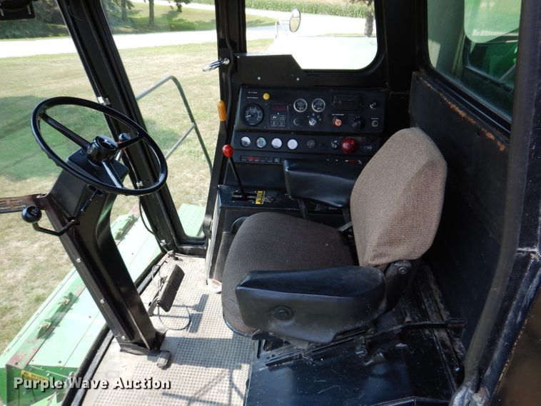 image for item IN9834 1982 John Deere 8820 Turbo  combine