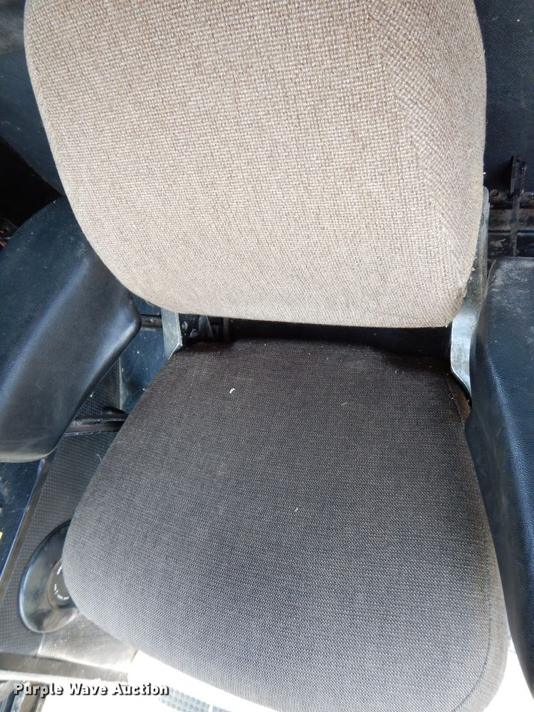 image for item IN9834 1982 John Deere 8820 Turbo  combine