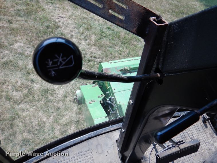 image for item IN9834 1982 John Deere 8820 Turbo  combine