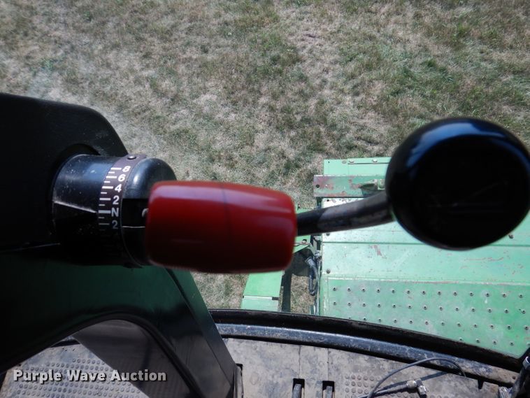 image for item IN9834 1982 John Deere 8820 Turbo  combine