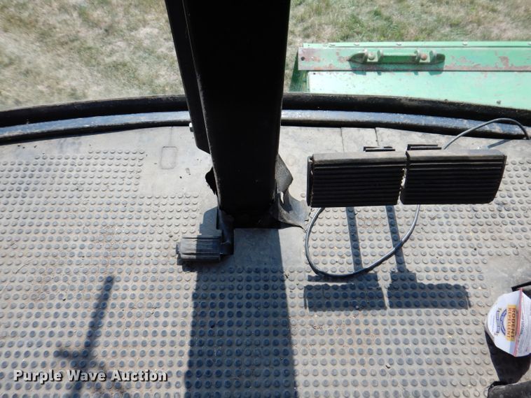 image for item IN9834 1982 John Deere 8820 Turbo  combine