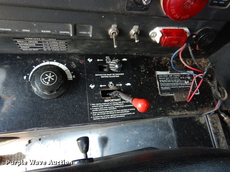 image for item IN9834 1982 John Deere 8820 Turbo  combine