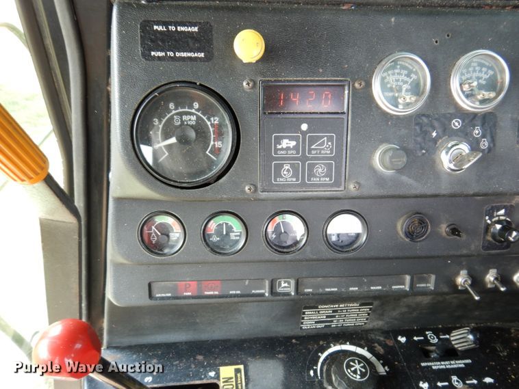 image for item IN9834 1982 John Deere 8820 Turbo  combine