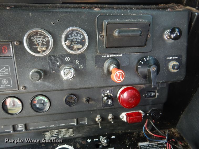 image for item IN9834 1982 John Deere 8820 Turbo  combine