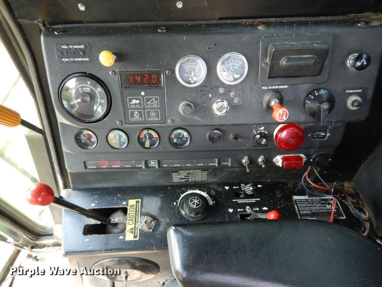 image for item IN9834 1982 John Deere 8820 Turbo  combine