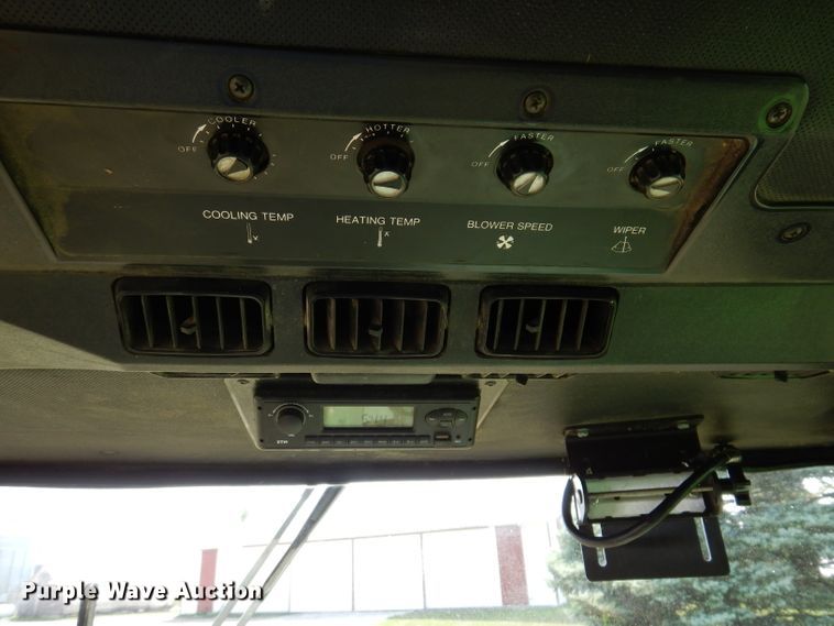 image for item IN9834 1982 John Deere 8820 Turbo  combine