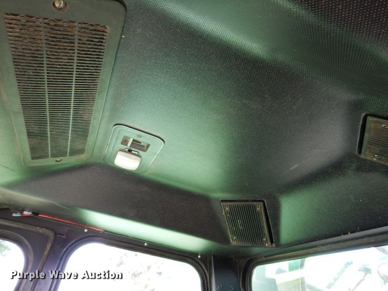 image for item IN9834 1982 John Deere 8820 Turbo  combine