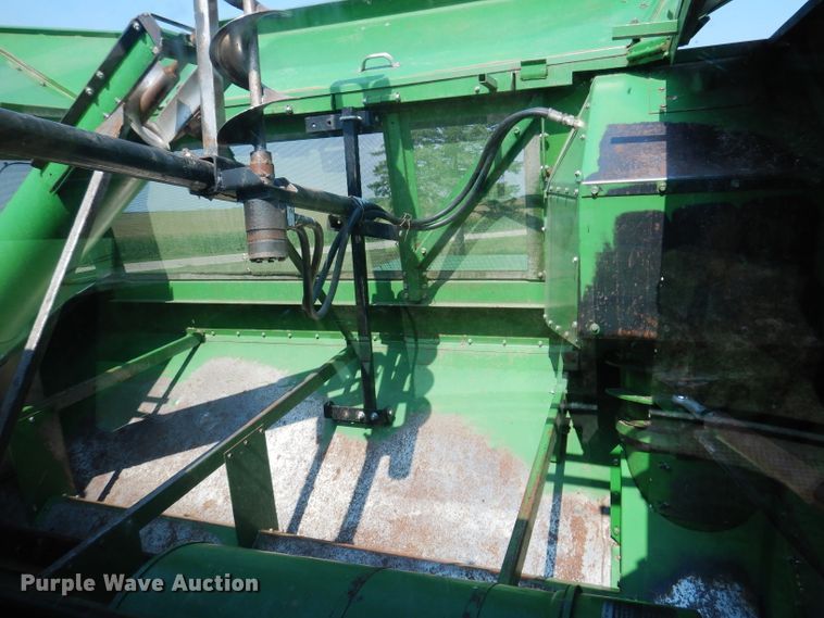 image for item IN9834 1982 John Deere 8820 Turbo  combine
