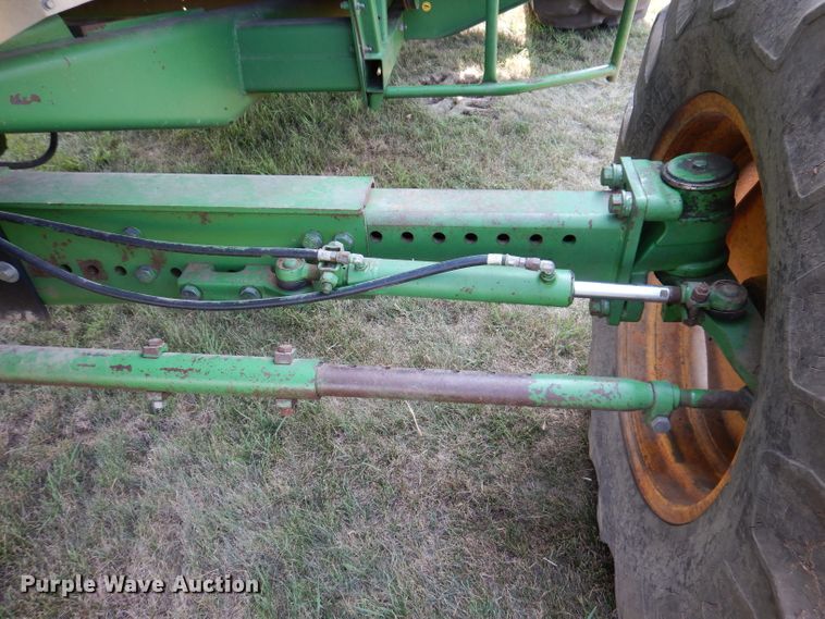 image for item IN9834 1982 John Deere 8820 Turbo  combine
