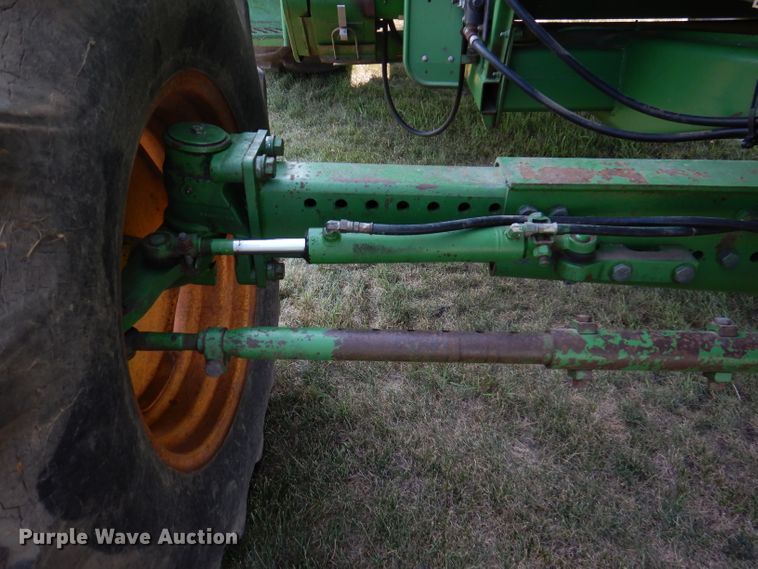 image for item IN9834 1982 John Deere 8820 Turbo  combine