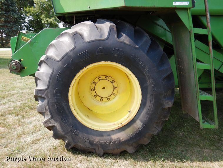 image for item IN9834 1982 John Deere 8820 Turbo  combine