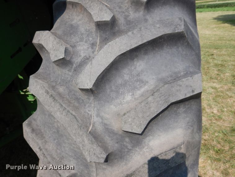 image for item IN9834 1982 John Deere 8820 Turbo  combine