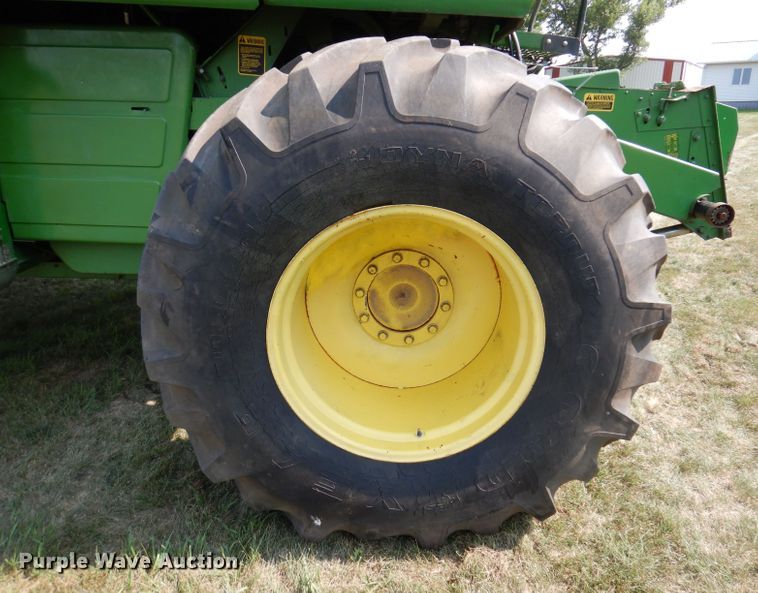 image for item IN9834 1982 John Deere 8820 Turbo  combine