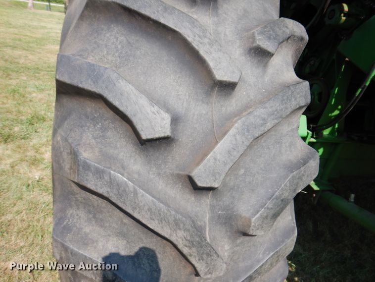 image for item IN9834 1982 John Deere 8820 Turbo  combine