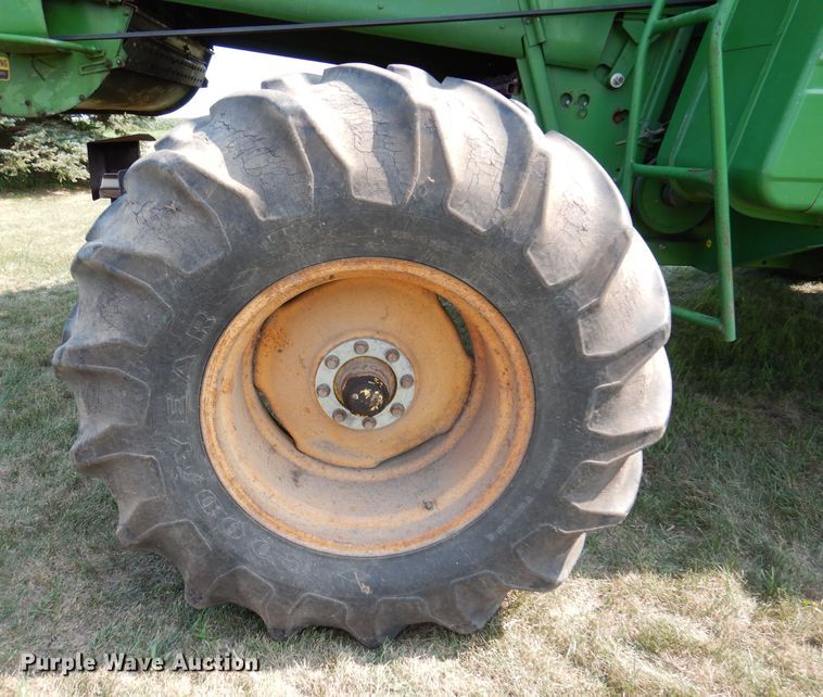 image for item IN9834 1982 John Deere 8820 Turbo  combine