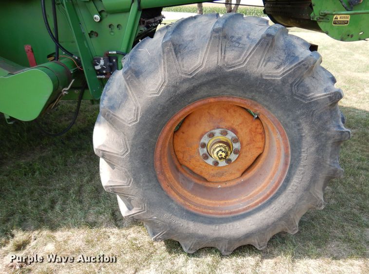 image for item IN9834 1982 John Deere 8820 Turbo  combine