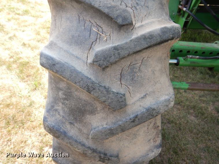 image for item IN9834 1982 John Deere 8820 Turbo  combine