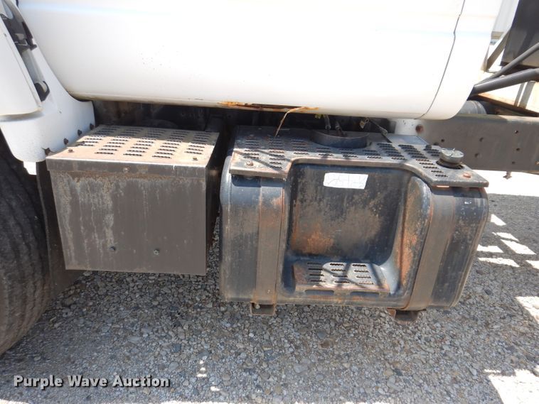 image for item IQ9703 1994 GMC TopKick C6500  seed tender truck