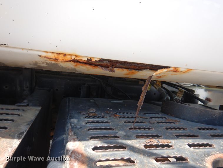 image for item IQ9703 1994 GMC TopKick C6500  seed tender truck