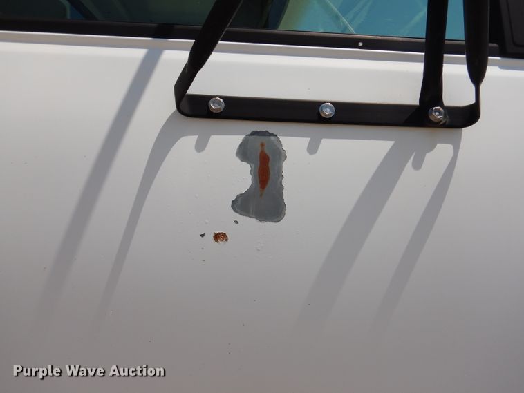 image for item IQ9703 1994 GMC TopKick C6500  seed tender truck