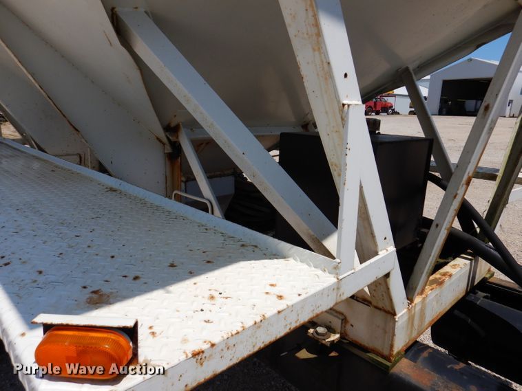 image for item IQ9703 1994 GMC TopKick C6500  seed tender truck