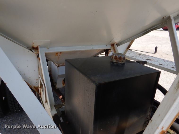 image for item IQ9703 1994 GMC TopKick C6500  seed tender truck