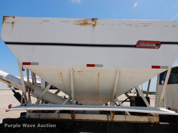 image for item IQ9703 1994 GMC TopKick C6500  seed tender truck