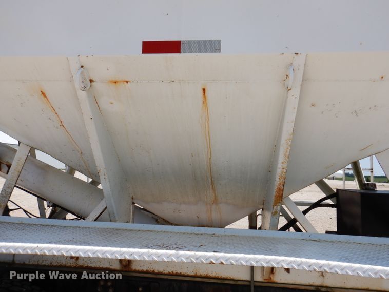 image for item IQ9703 1994 GMC TopKick C6500  seed tender truck