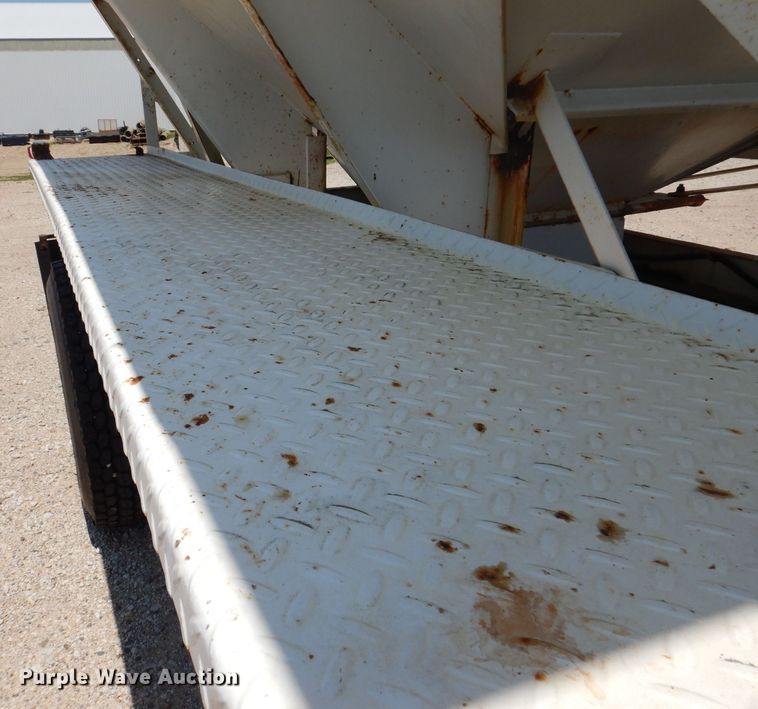 image for item IQ9703 1994 GMC TopKick C6500  seed tender truck