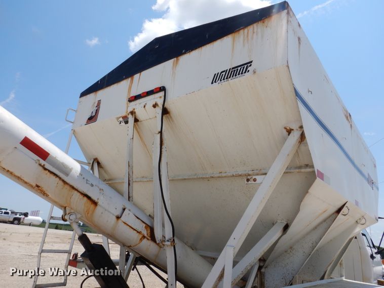 image for item IQ9703 1994 GMC TopKick C6500  seed tender truck