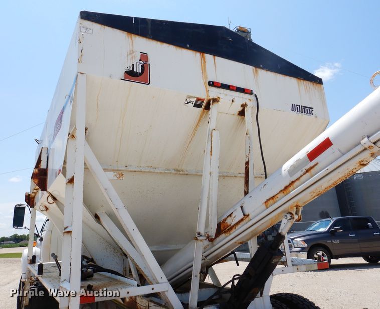 image for item IQ9703 1994 GMC TopKick C6500  seed tender truck